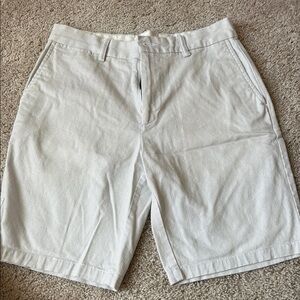 Old Navy White and Gray Flat Front Shorts, size men’s 29